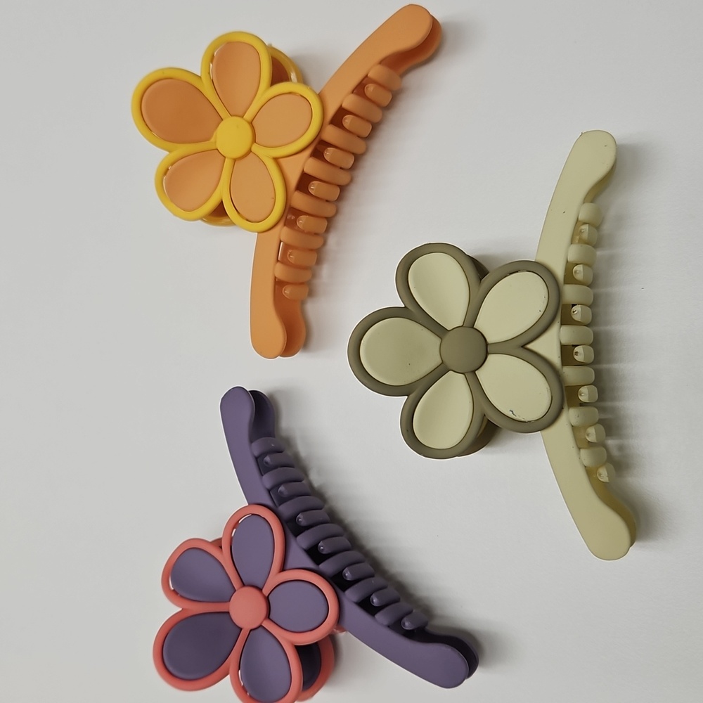 3 HAIRCLIPS -New